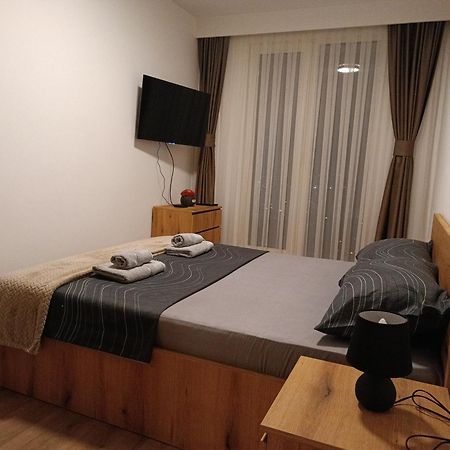 סקופיה 18Th & 16H Floor Secure Luxury Condos With Pool & Fitness Included In Price מראה חיצוני תמונה