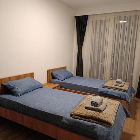 סקופיה 18Th & 16H Floor Secure Luxury Condos With Pool & Fitness Included In Price מראה חיצוני תמונה