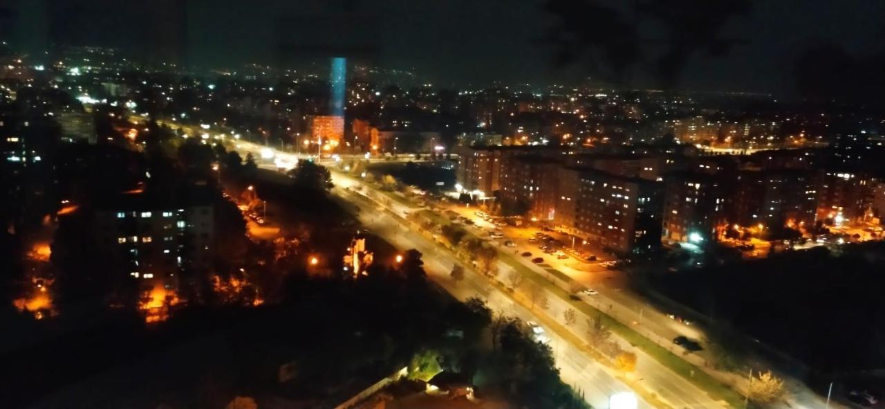סקופיה 18Th & 16H Floor Secure Luxury Condos With Pool & Fitness Included In Price מראה חיצוני תמונה