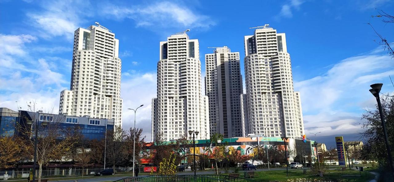 סקופיה 18Th & 16H Floor Secure Luxury Condos With Pool & Fitness Included In Price מראה חיצוני תמונה