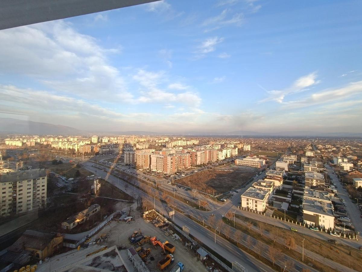 סקופיה 18Th & 16H Floor Secure Luxury Condos With Pool & Fitness Included In Price מראה חיצוני תמונה