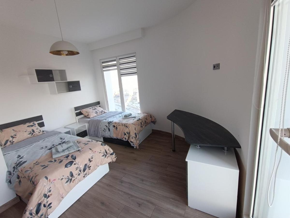 סקופיה 18Th & 16H Floor Secure Luxury Condos With Pool & Fitness Included In Price מראה חיצוני תמונה