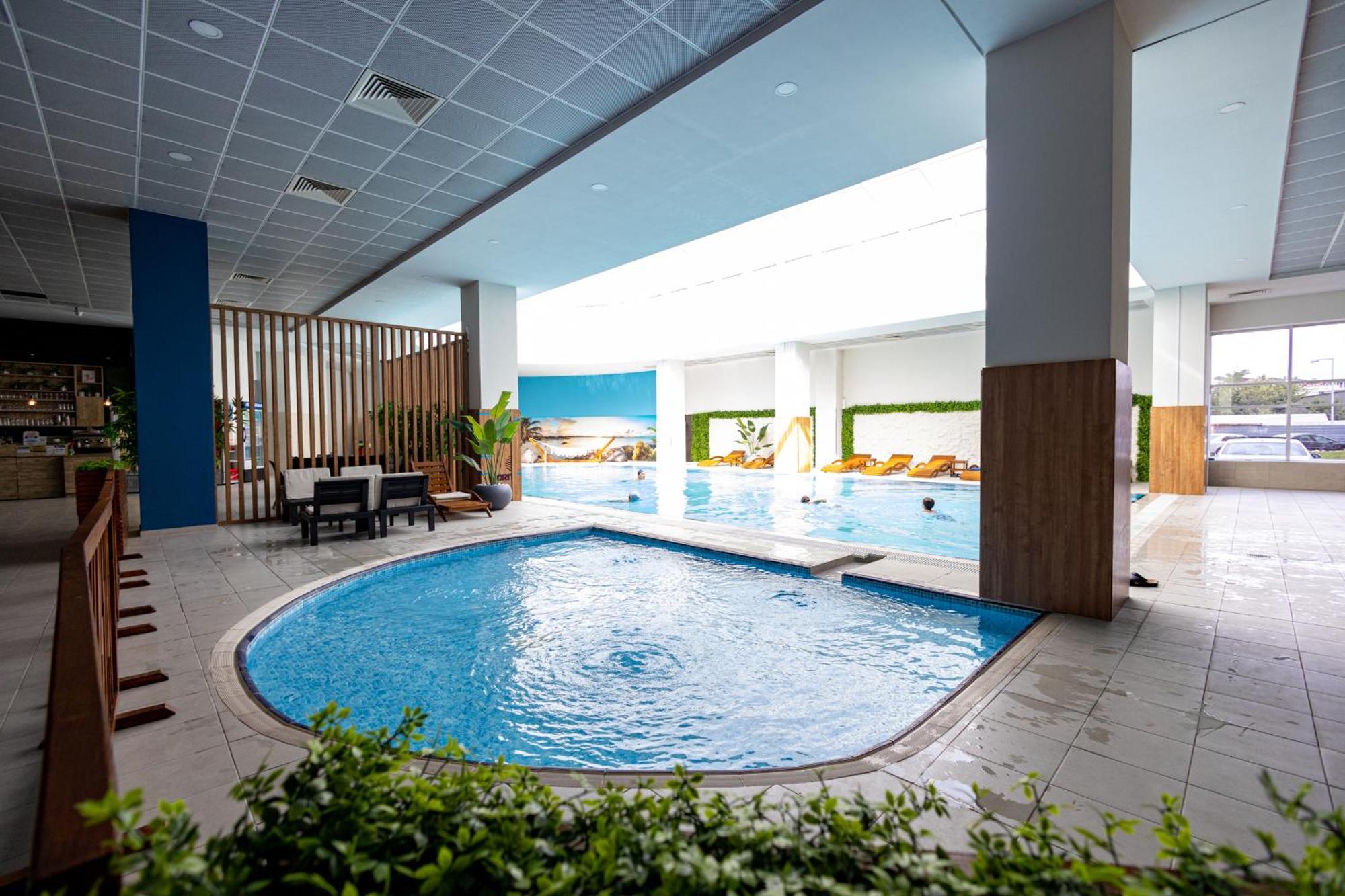 סקופיה 18Th & 16H Floor Secure Luxury Condos With Pool & Fitness Included In Price מראה חיצוני תמונה