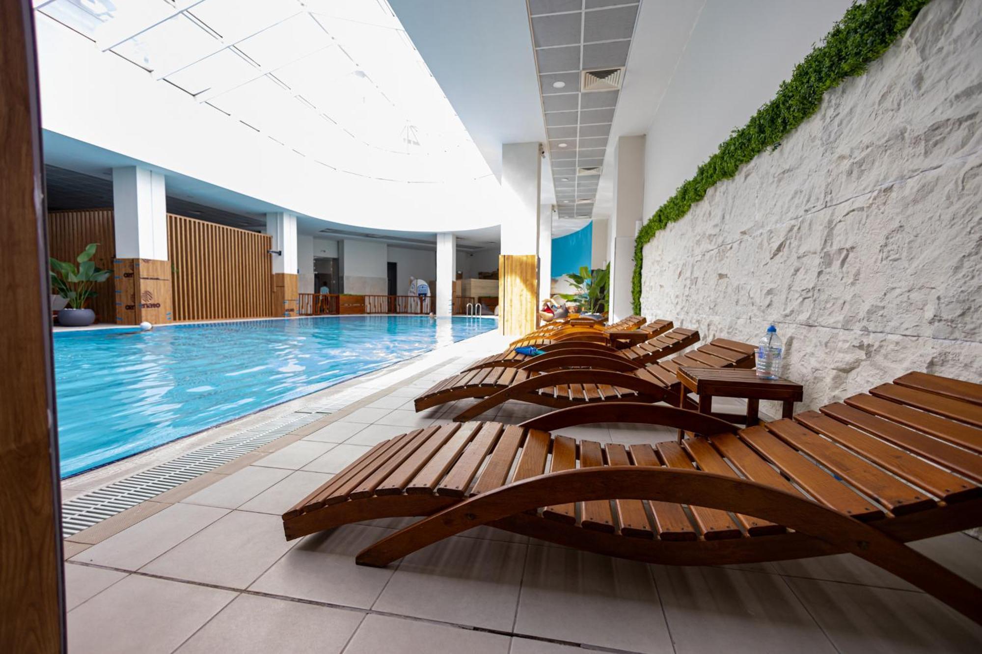 סקופיה 18Th & 16H Floor Secure Luxury Condos With Pool & Fitness Included In Price מראה חיצוני תמונה