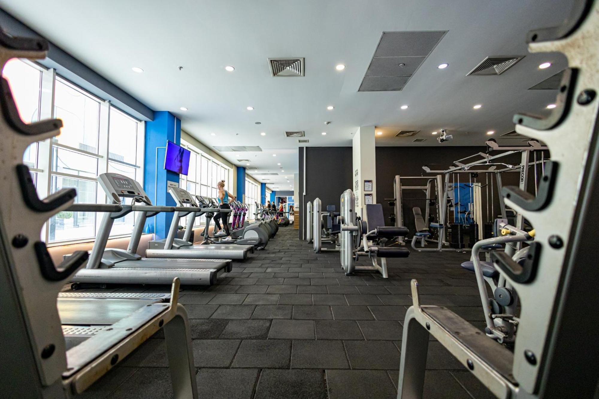 סקופיה 18Th & 16H Floor Secure Luxury Condos With Pool & Fitness Included In Price מראה חיצוני תמונה