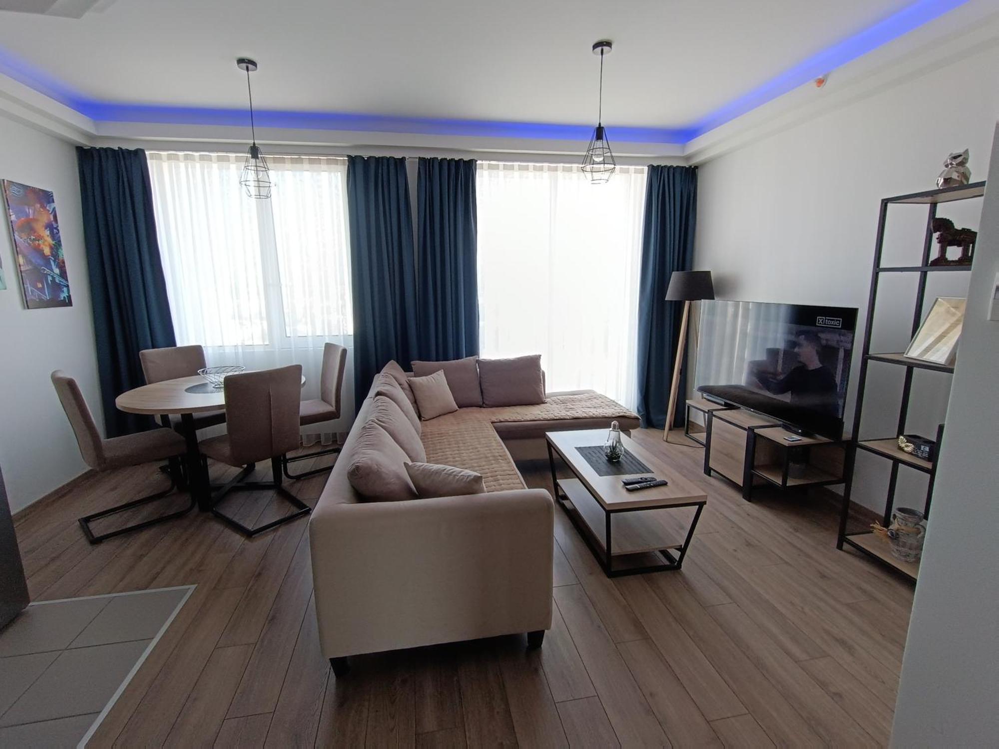 סקופיה 18Th & 16H Floor Secure Luxury Condos With Pool & Fitness Included In Price מראה חיצוני תמונה
