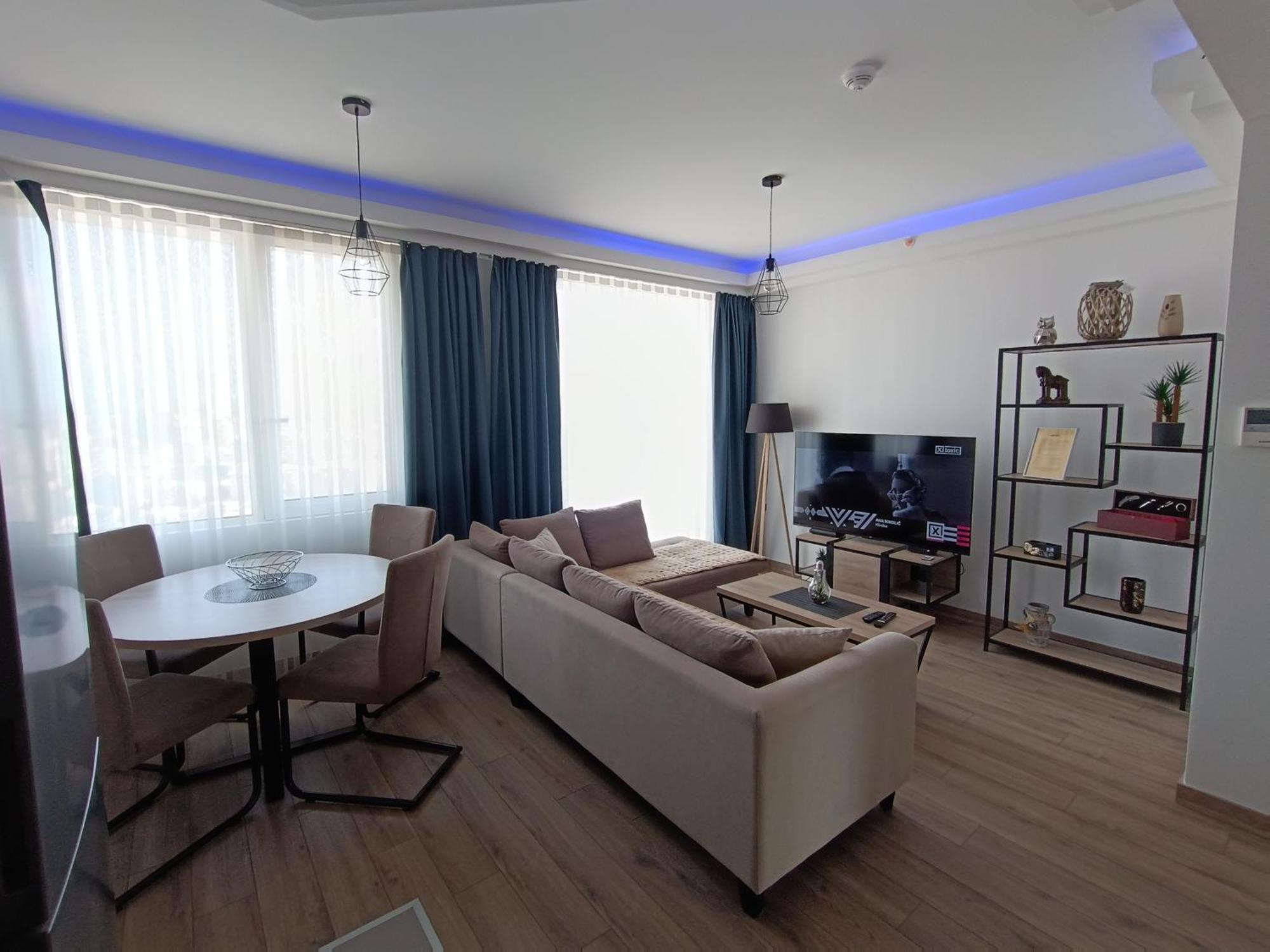 סקופיה 18Th & 16H Floor Secure Luxury Condos With Pool & Fitness Included In Price מראה חיצוני תמונה
