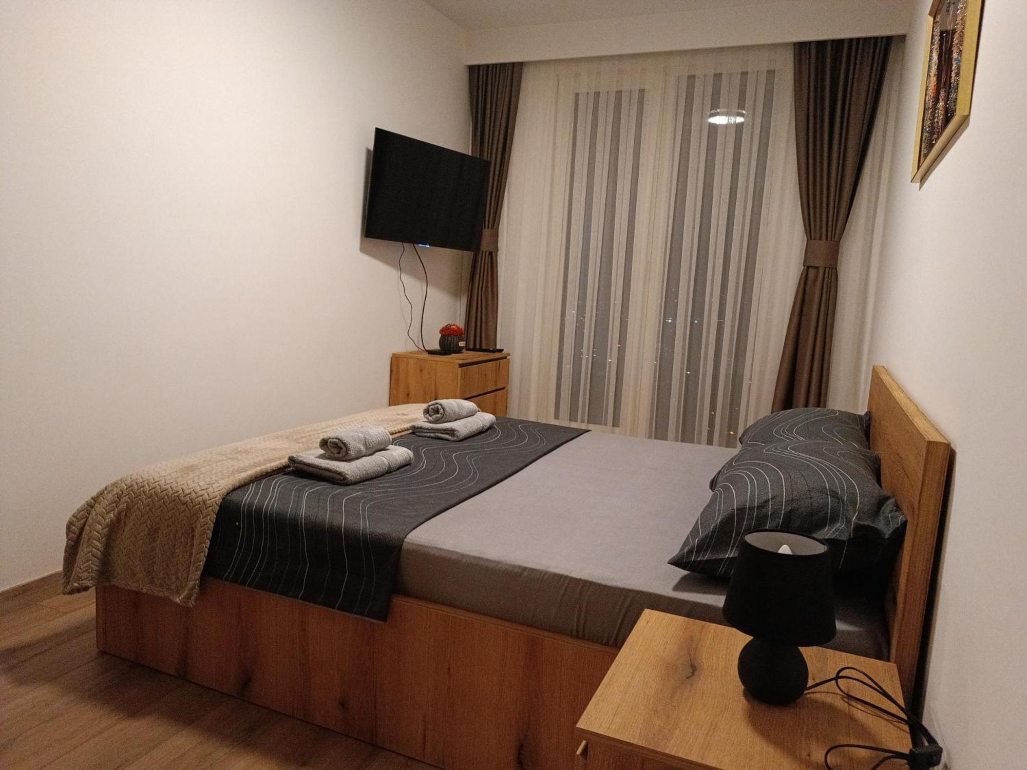 סקופיה 18Th & 16H Floor Secure Luxury Condos With Pool & Fitness Included In Price מראה חיצוני תמונה