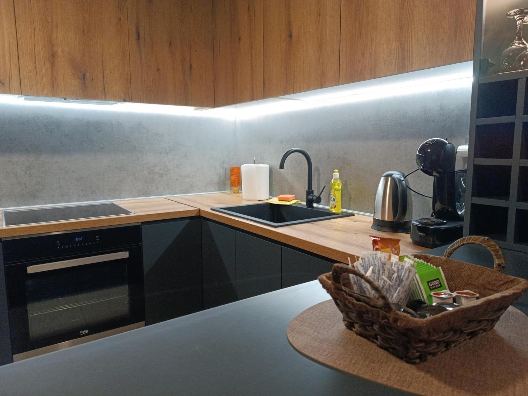 סקופיה 18Th & 16H Floor Secure Luxury Condos With Pool & Fitness Included In Price מראה חיצוני תמונה