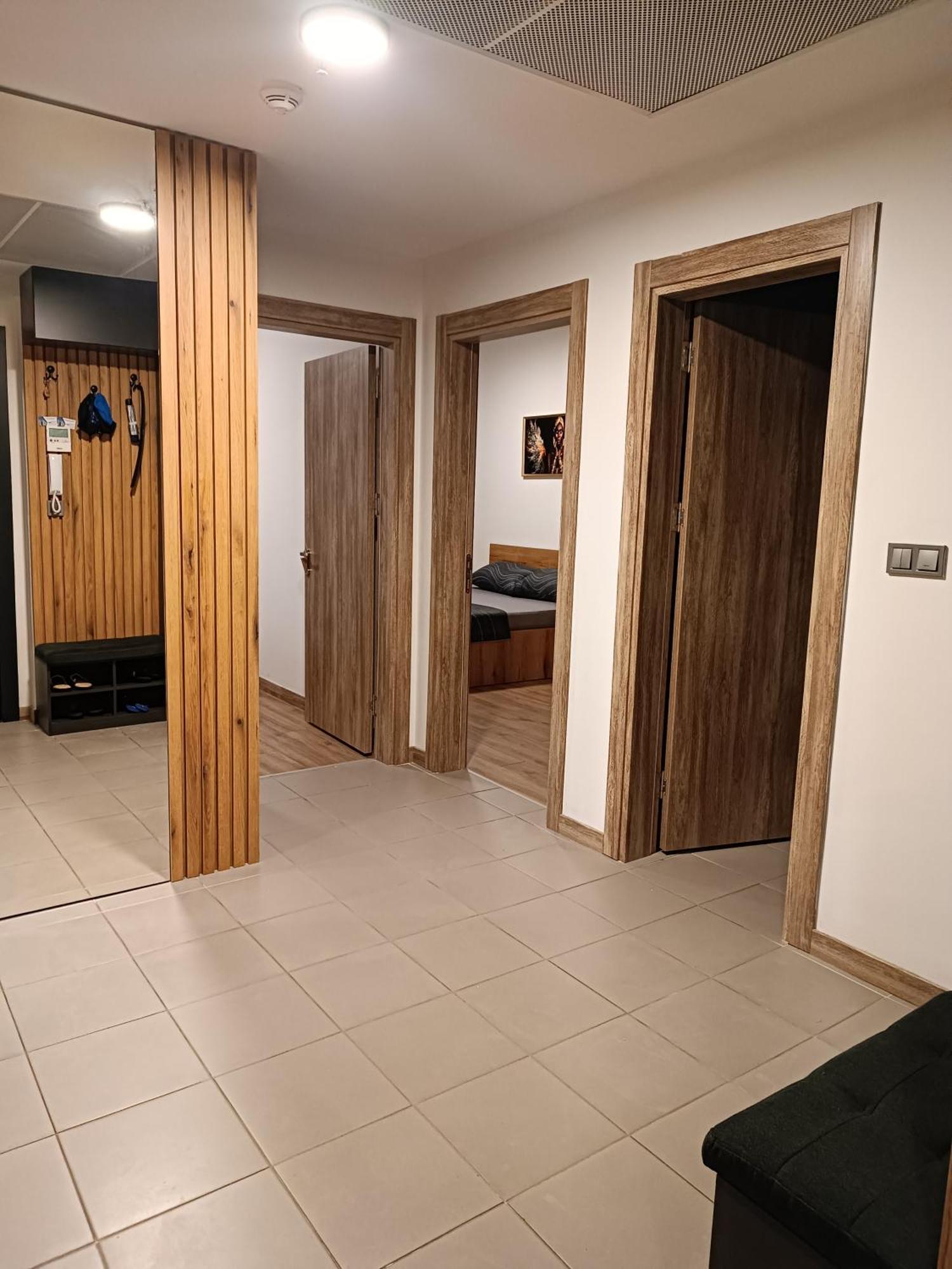 סקופיה 18Th & 16H Floor Secure Luxury Condos With Pool & Fitness Included In Price מראה חיצוני תמונה