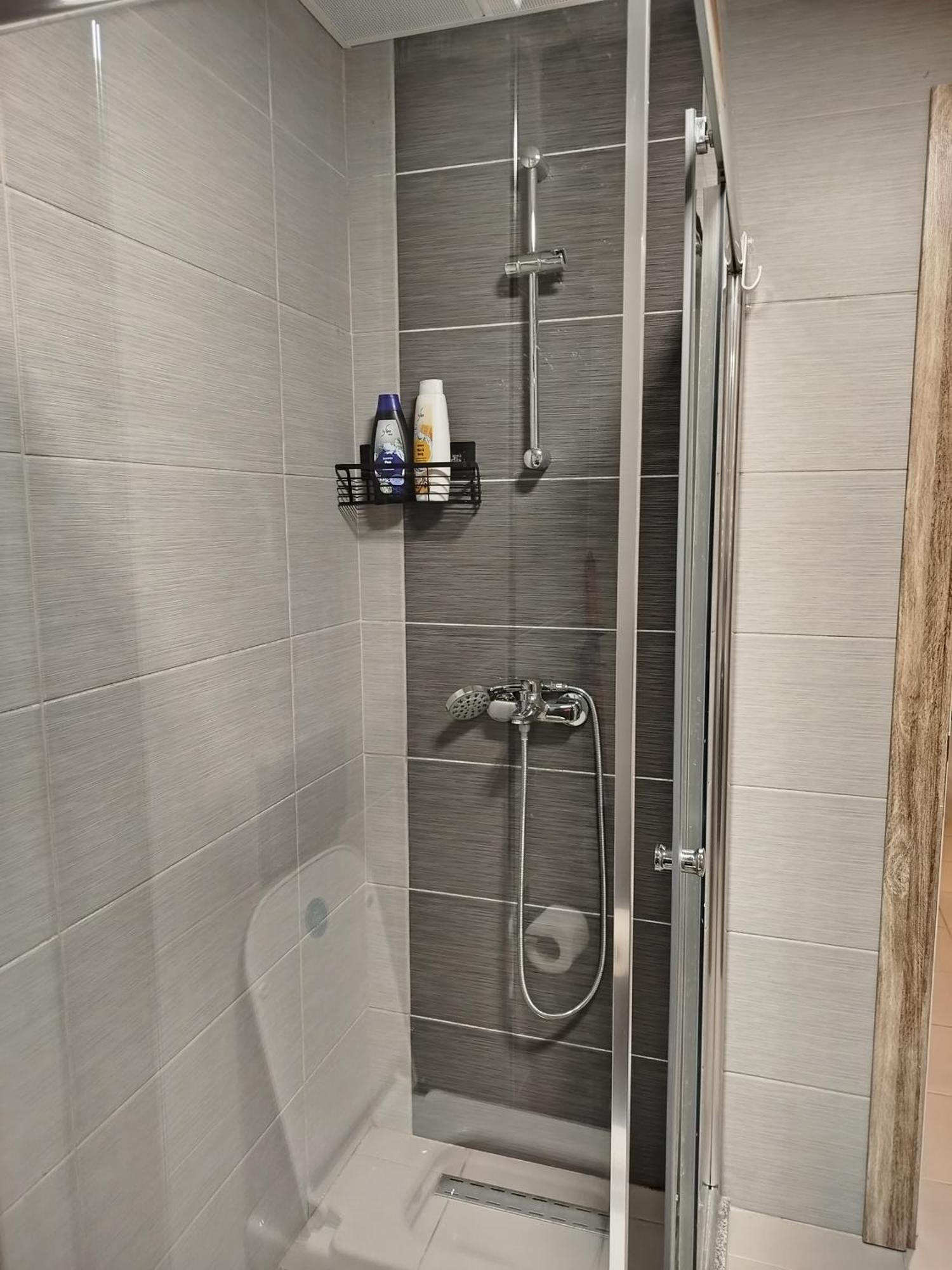 סקופיה 18Th & 16H Floor Secure Luxury Condos With Pool & Fitness Included In Price מראה חיצוני תמונה