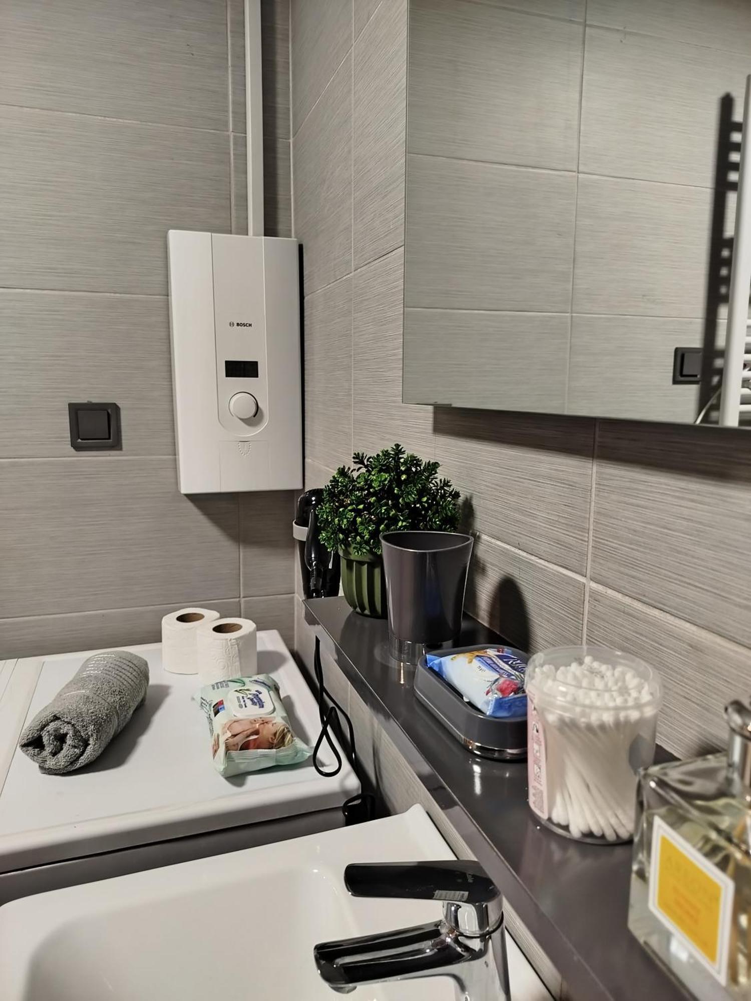 סקופיה 18Th & 16H Floor Secure Luxury Condos With Pool & Fitness Included In Price מראה חיצוני תמונה