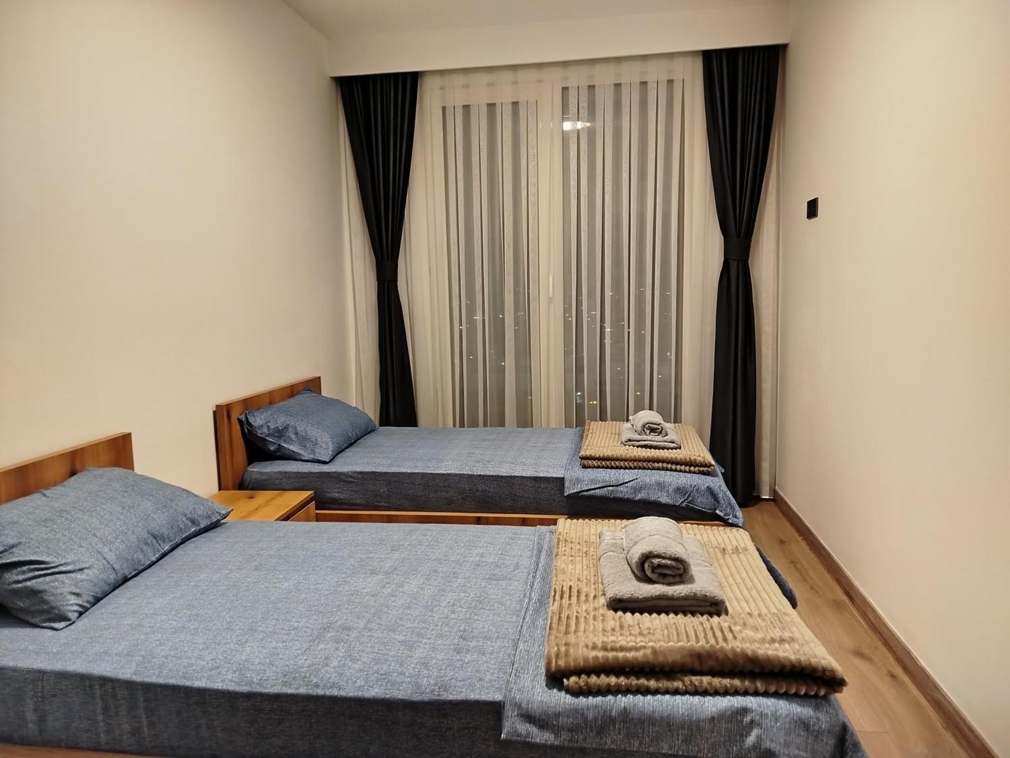 סקופיה 18Th & 16H Floor Secure Luxury Condos With Pool & Fitness Included In Price מראה חיצוני תמונה