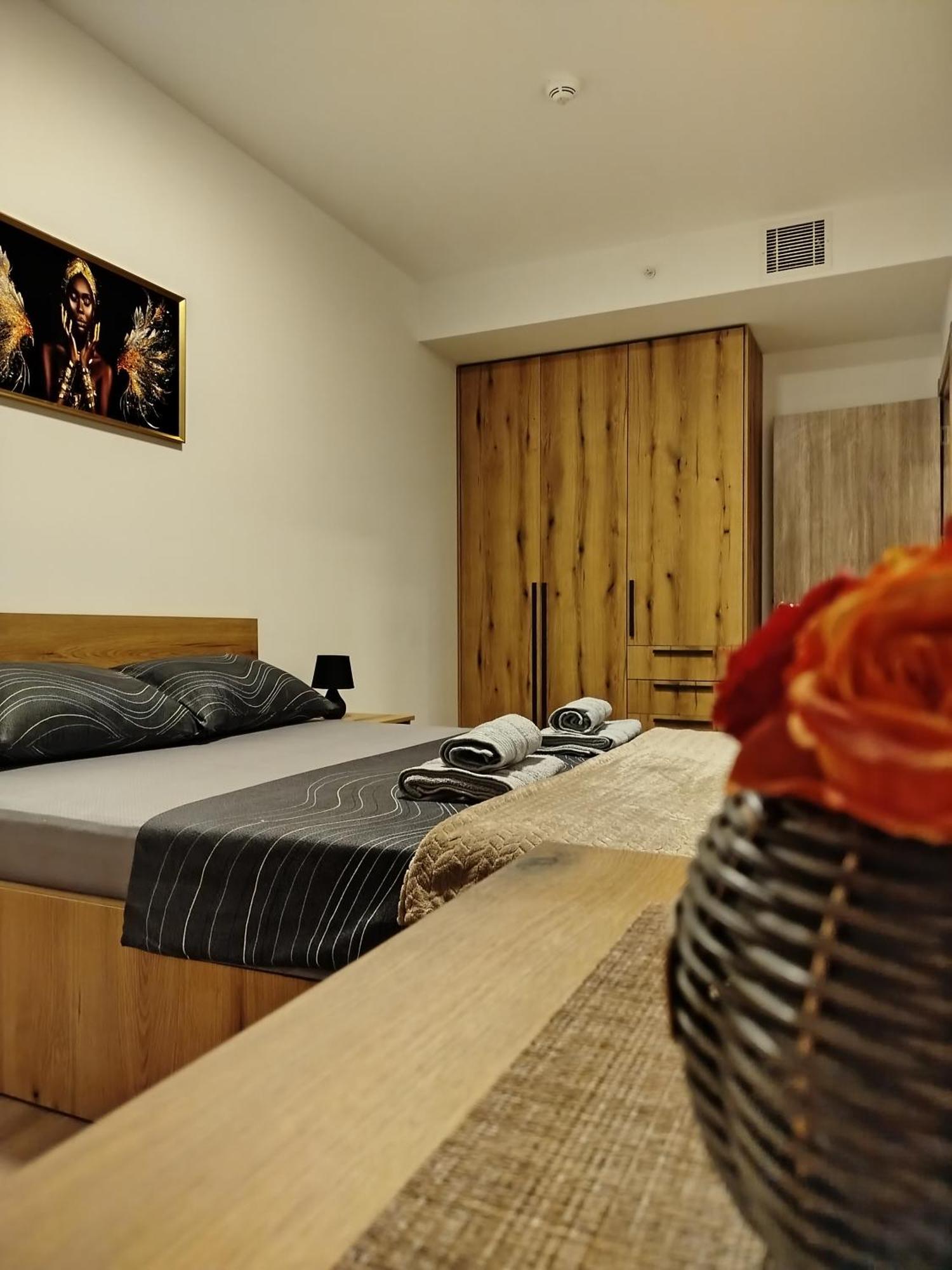 סקופיה 18Th & 16H Floor Secure Luxury Condos With Pool & Fitness Included In Price מראה חיצוני תמונה