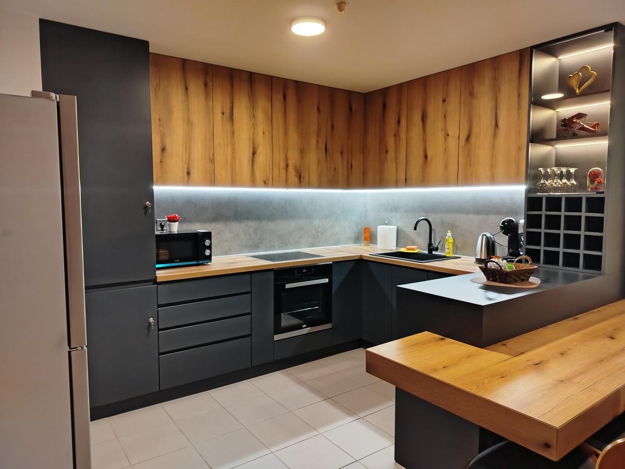 סקופיה 18Th & 16H Floor Secure Luxury Condos With Pool & Fitness Included In Price מראה חיצוני תמונה