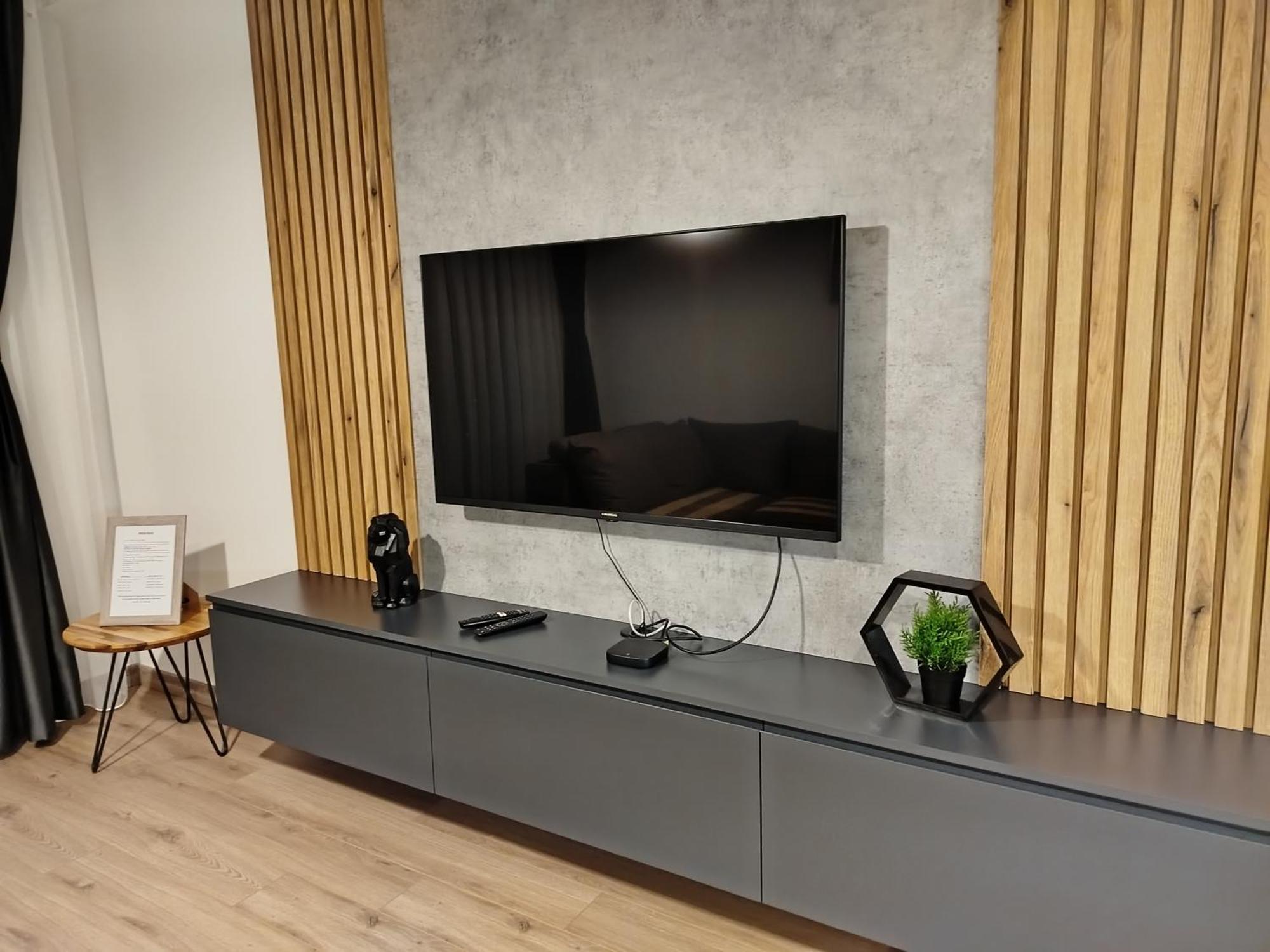 סקופיה 18Th & 16H Floor Secure Luxury Condos With Pool & Fitness Included In Price מראה חיצוני תמונה