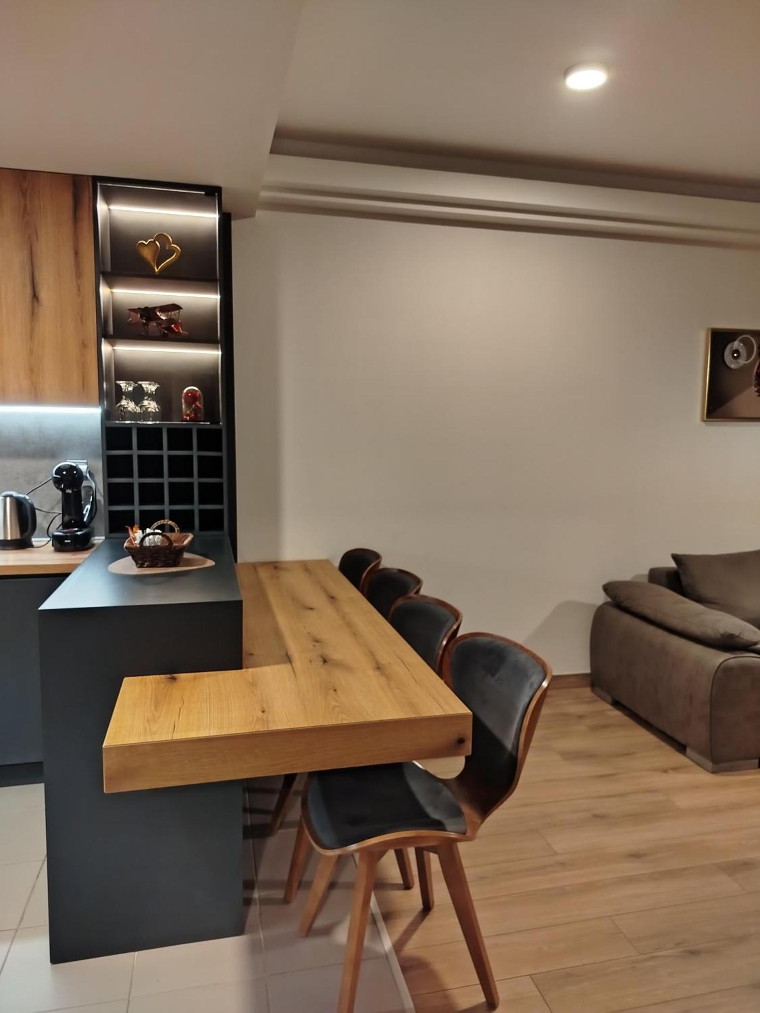 סקופיה 18Th & 16H Floor Secure Luxury Condos With Pool & Fitness Included In Price מראה חיצוני תמונה