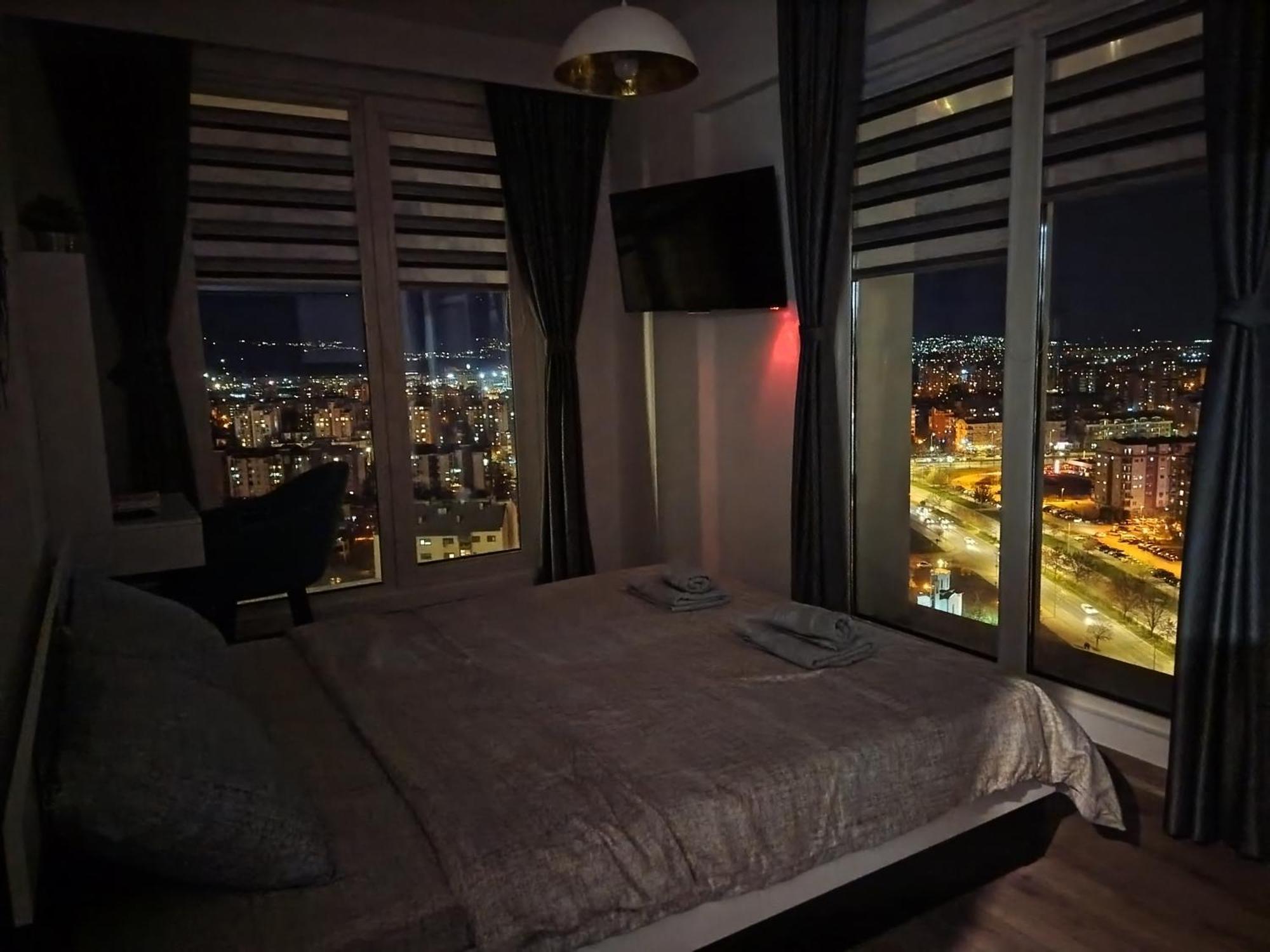 סקופיה 18Th & 16H Floor Secure Luxury Condos With Pool & Fitness Included In Price מראה חיצוני תמונה